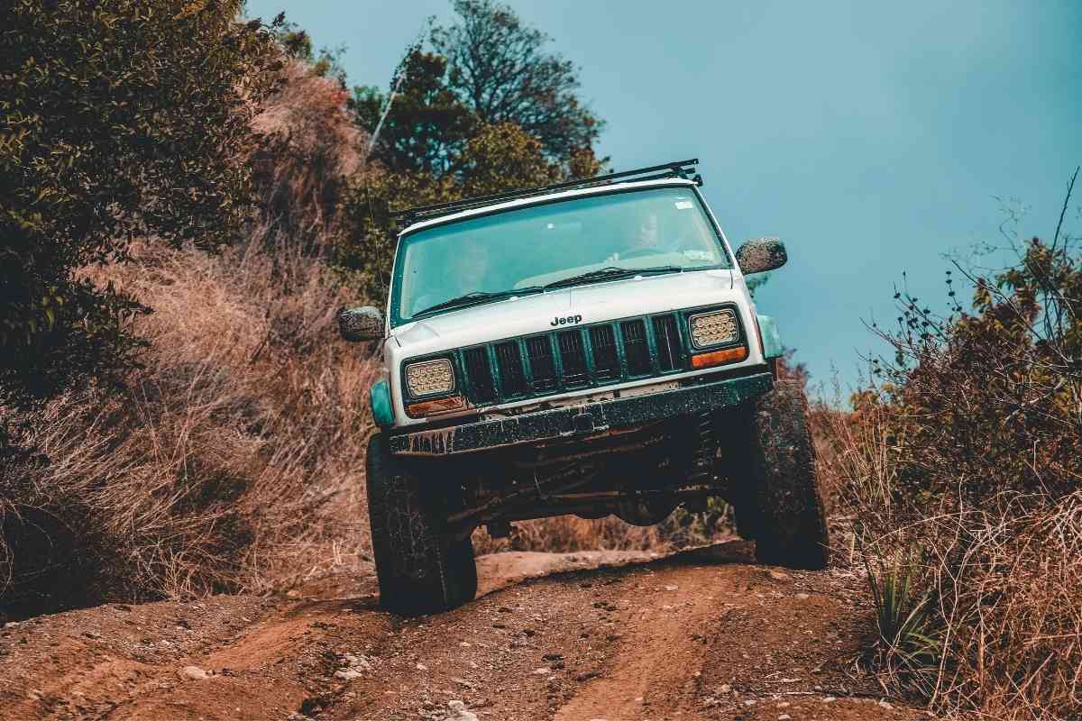 Towing A Lifted Jeep Behind A Motorhome - 7 Pros And Cons 2 Pros And Cons Of Towing A Lifted Jeep Behind A Motorhome 1 1 Towing A Lifted Jeep Behind A Motorhome - 7 Pros And Cons