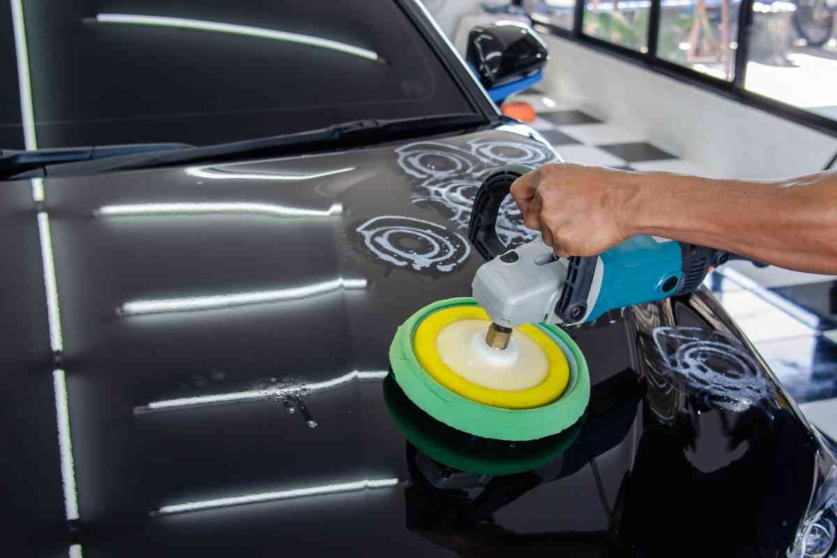 Does Compound Remove Clear Coat? 7 Crucial Questions 1 Does compound remove clear coat? This image shows a hand polishing a hood